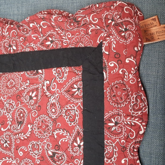 Set 4 Placemats Tablemat Quilted Cotton Black Red Reversible 15" Square Washable - Picture 3 of 4